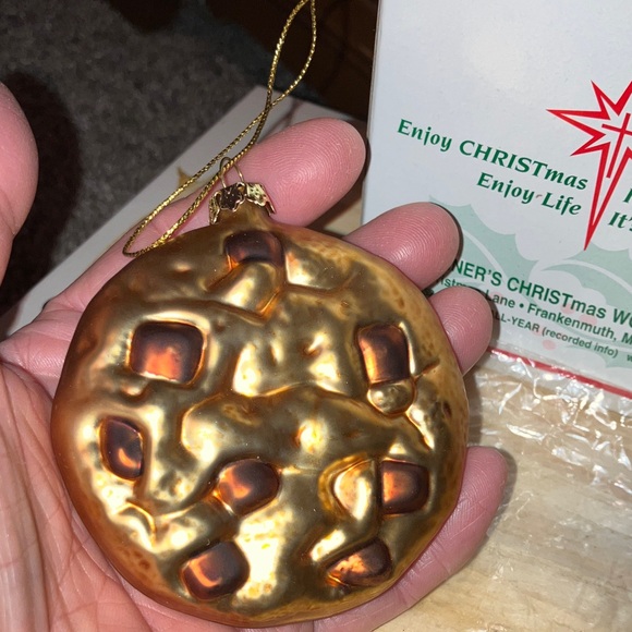Hand Blown Glass Chocolate Chip Cookie Ornament Holiday Ornament New - Picture 3 of 3